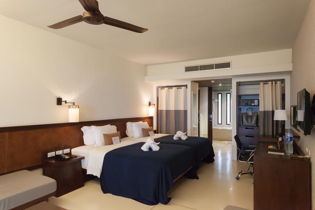 Grand Southsea Khaolak Beach Resort Khao Lak Buitenkant foto